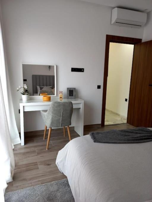 Appartement Cosy Au Coeur De Marrakech Avec Piscine マラケシュ エクステリア 写真